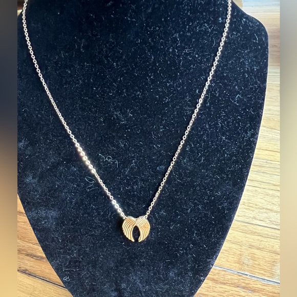 Heavenly Angel Wing Necklace - Picture 5 of 6